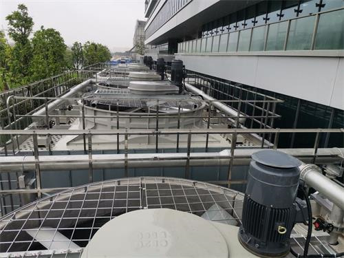 深圳冷卻塔：開式冷卻塔與閉式冷卻塔哪個好？(開式玻璃